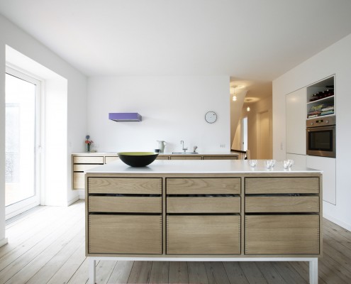 Architect-designed-wooden-kitchen-oak-wood